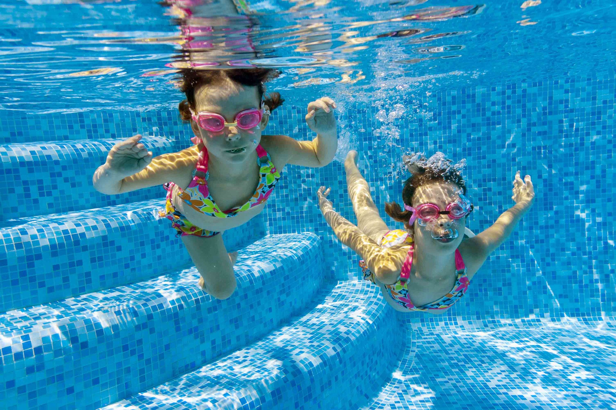 6 games to play with your child while swimming in the pool